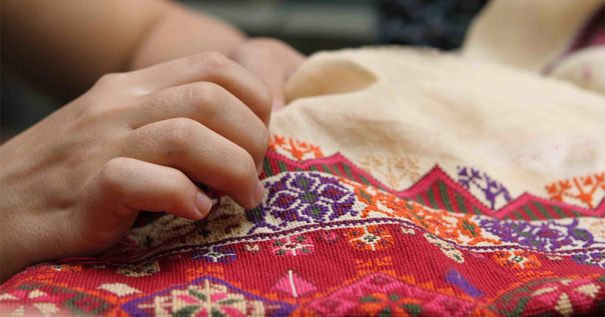 التطريز الفلسطيني: خيطٌ يروي حكاية وطن