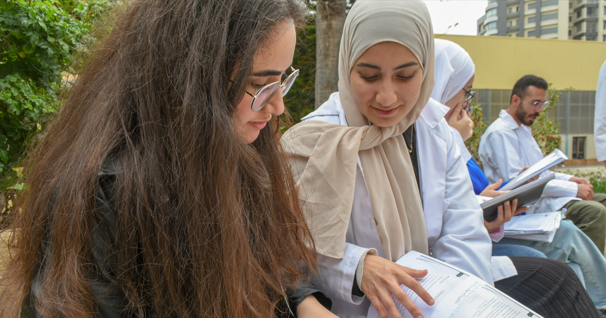 من الجامعة إلى سوق العمل: خريجو التعاون يشاركون تجاربهم ونصائحهم